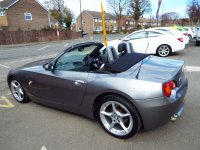 bmw-z4-convertible-petrol_33132341.jpg