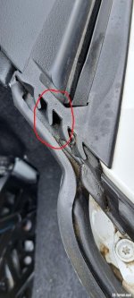 Drain hole rear roof with marker (1).jpg