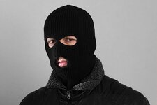 640px-Balaclava_3_hole_black.jpg