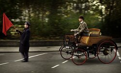 Vintage-car-being-driven--008.jpg