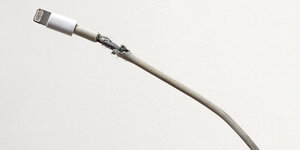 frayed-cable-iphone.jpg