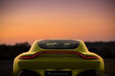 aston_martin_vantage_lime_essence_12.jpg