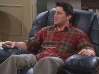 friends_713_joey_breaks_his_chair_again.jpg