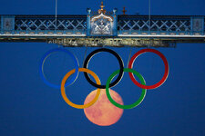 full-moon-olympic-rings-london-bridge-2012.jpg