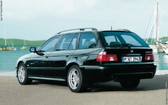 01-540i-e39-touring-(2002).jpg