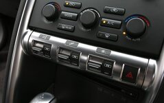 08_nissan_skyline_int_det_500.jpg