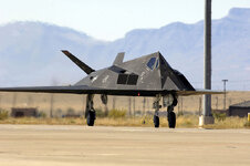 800px-F-117_Taxi.jpg