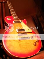 LesPaul.jpg LesPaul.jpg