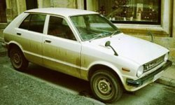 280px-Daihatsu_Charade_buying_brandy_improved.jpg