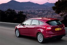 Ford%20Focus%202011%20R34%20road%20700.jpg