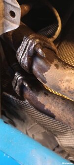 2.5 Downpipe rusty studs pic.jpg