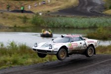 lancia-stratos-jumping.jpg