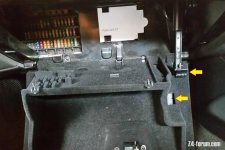 Z4 Glove Box Strut.jpg
