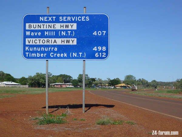 Australia-Northern-Territory-gas-stations-services-road-sign.jpg