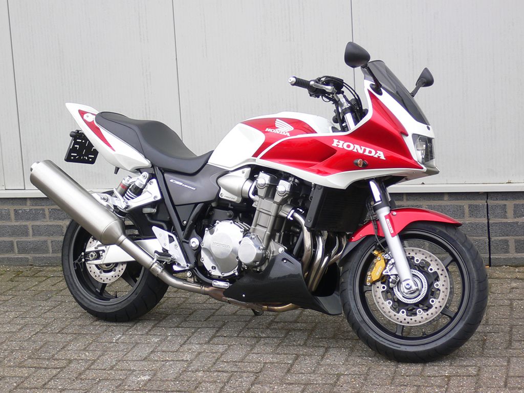 CB1300S-Right-medium.jpg