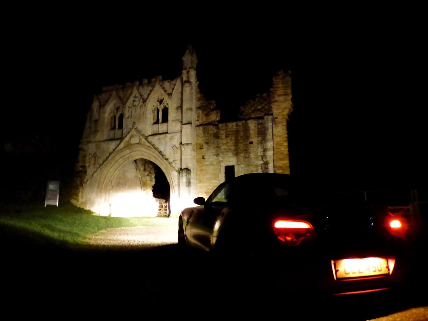KirkhamAbbeyNight_zpsbmjamqo0.jpg