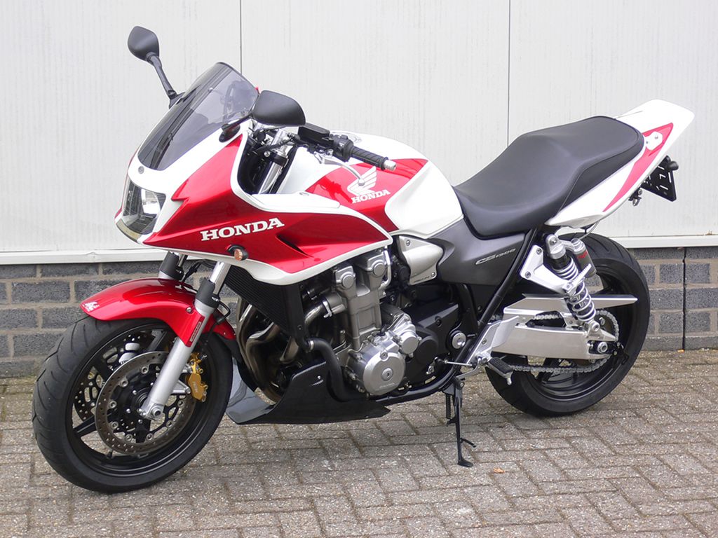 CB1300S-Left-medium.jpg