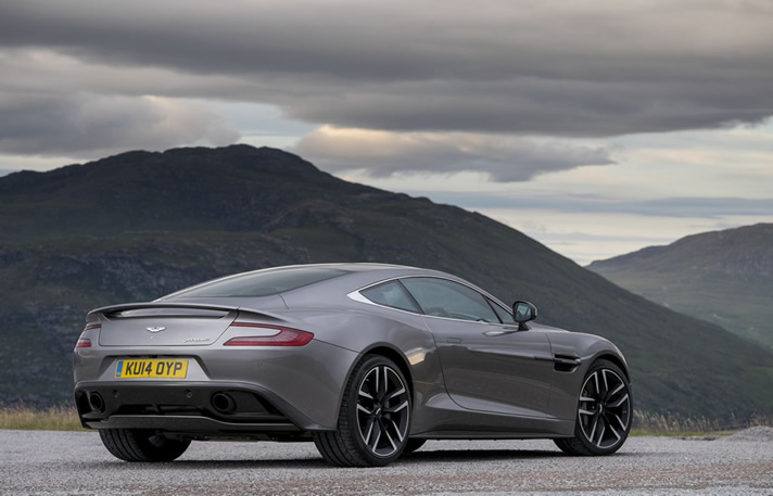 Aston%20Martin%20Vanquish%20arrièreuX.jpg